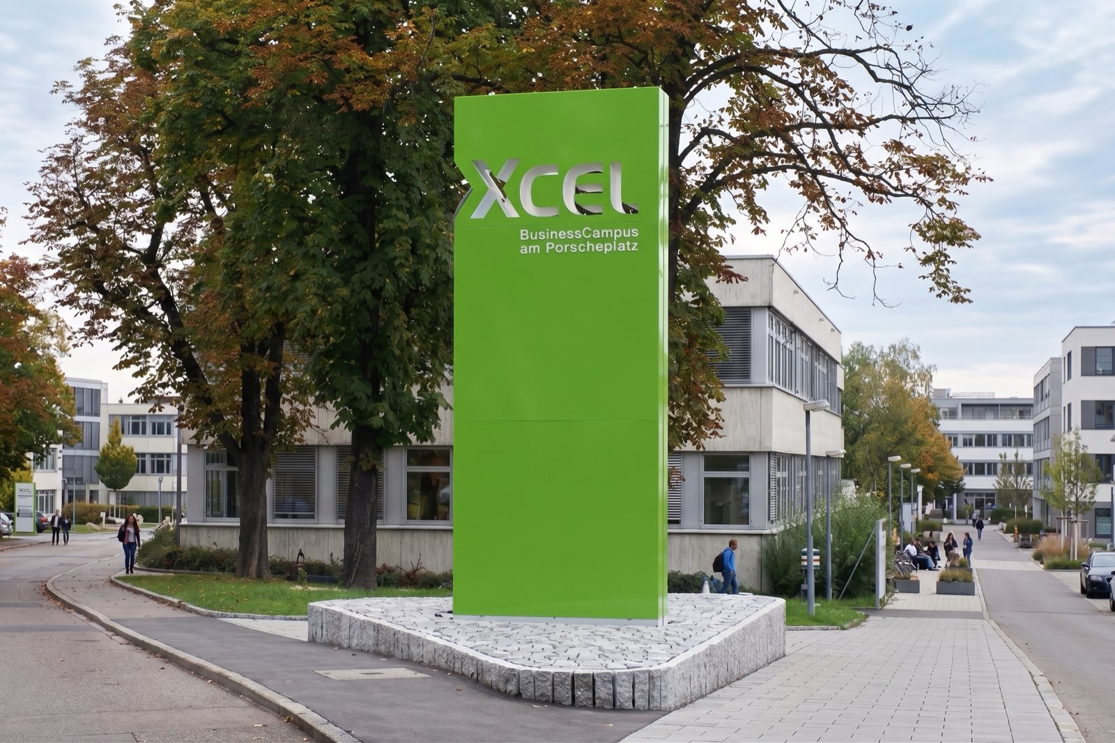 Werbepylon von bohn für den XCEL BusinessCampus